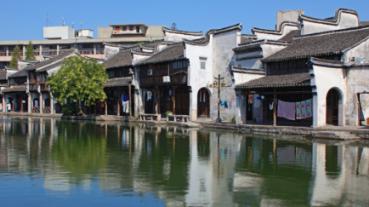 达美乐不愧是披萨外卖界的天花板，9寸意式披萨铺满肉酱才58元，两个披萨吃到满足